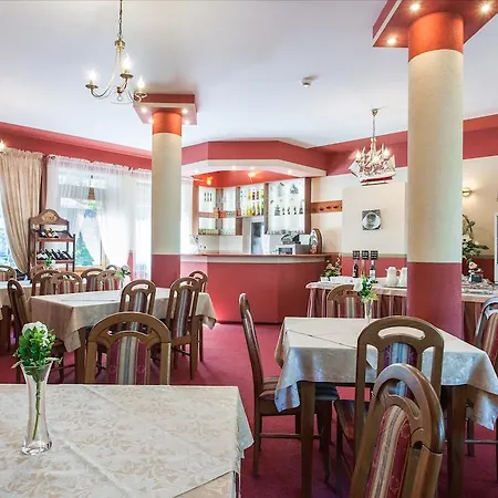 住宿加早餐酒店 Emilia 波别罗沃