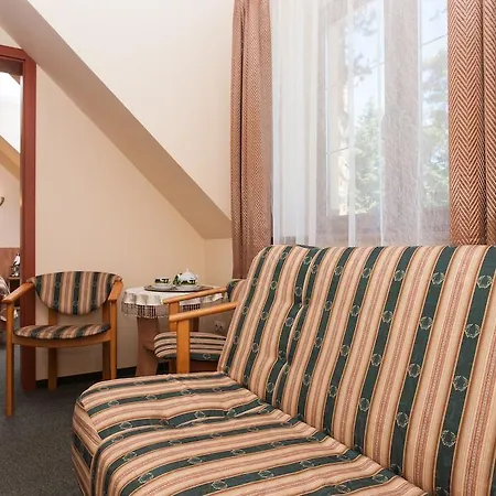 住宿加早餐酒店 Emilia 波别罗沃